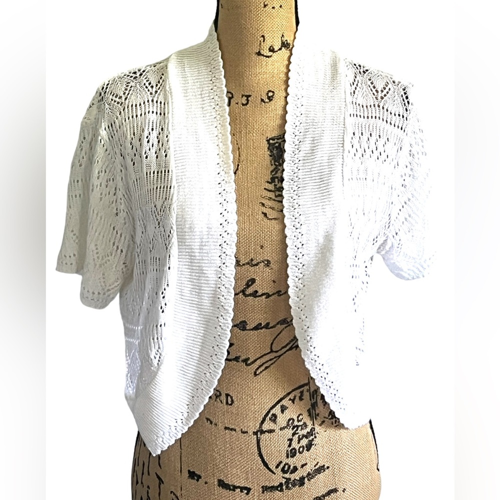 Vivid Collection of NY Cropped cardigan, with beautiful designs in size small